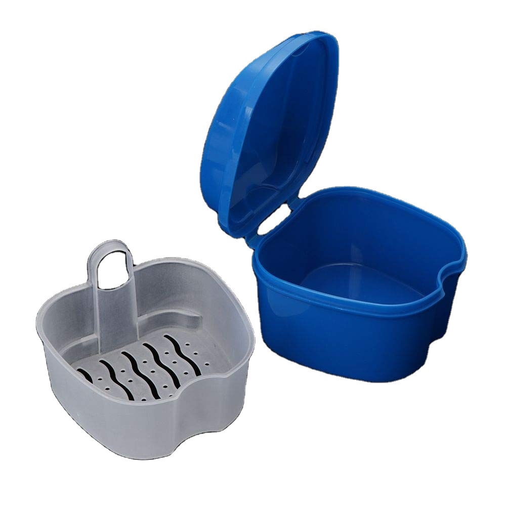 Denture bath container box with strainer