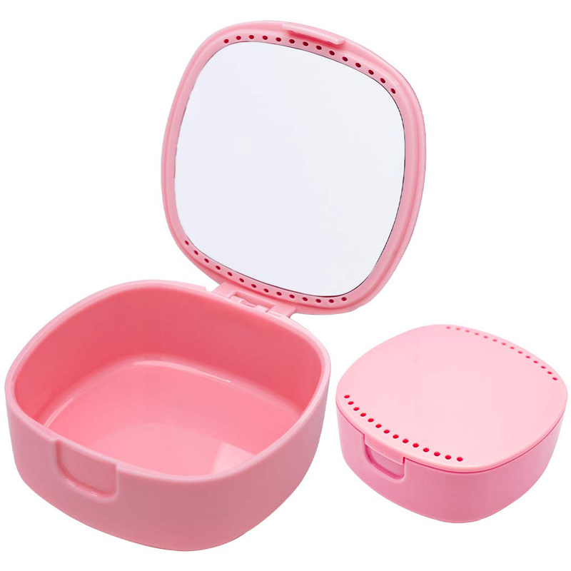 Orthodontic retainer case with mirror
